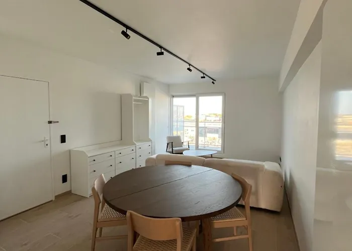 Luxurious With Feet In The Sea & * Ostende